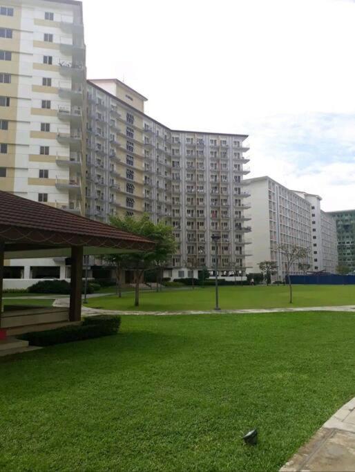 Cherolds Place Lovely 1 Bedroom Condo With Balcony Манила Экстерьер фото