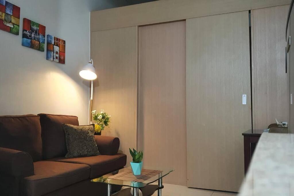 Cherolds Place Lovely 1 Bedroom Condo With Balcony Манила Экстерьер фото