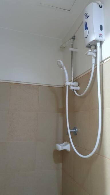 Cherolds Place Lovely 1 Bedroom Condo With Balcony Манила Экстерьер фото