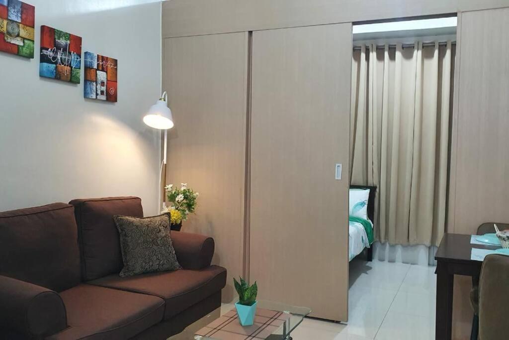 Cherolds Place Lovely 1 Bedroom Condo With Balcony Манила Экстерьер фото