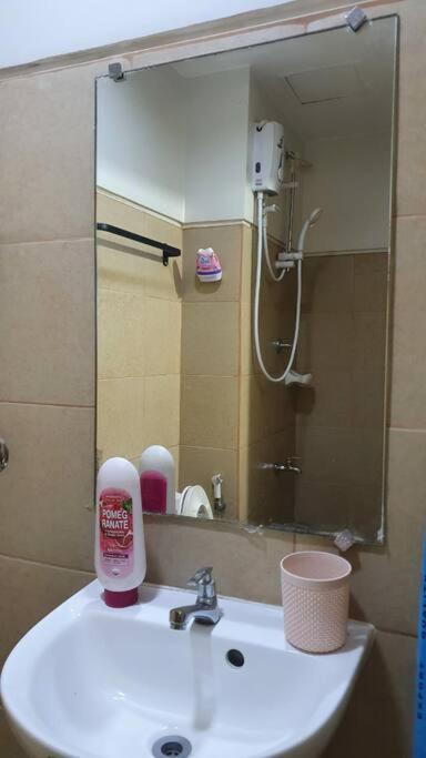 Cherolds Place Lovely 1 Bedroom Condo With Balcony Манила Экстерьер фото