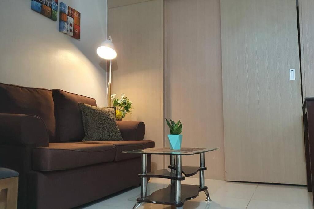Cherolds Place Lovely 1 Bedroom Condo With Balcony Манила Экстерьер фото