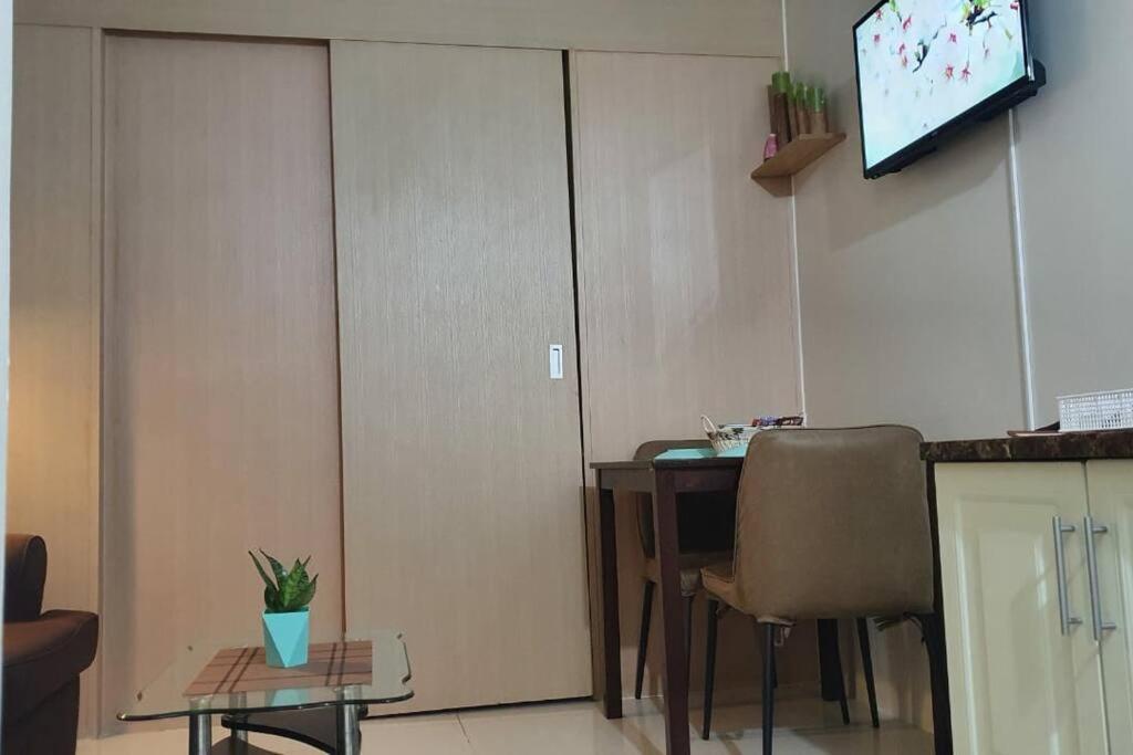 Cherolds Place Lovely 1 Bedroom Condo With Balcony Манила Экстерьер фото